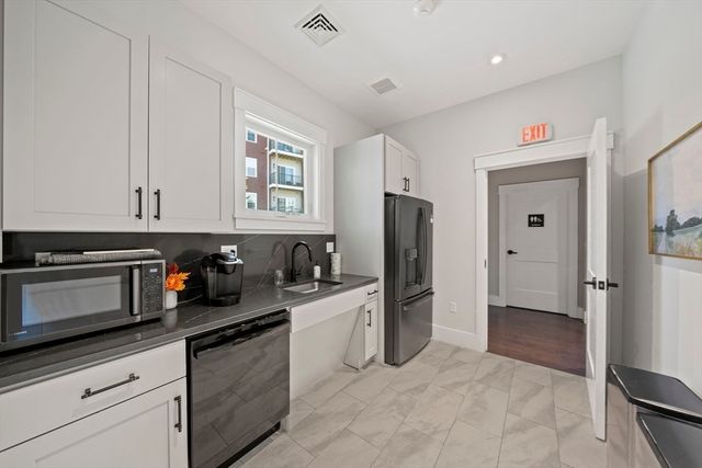 60 Coppersmith Way 303, Canton, MA 02021