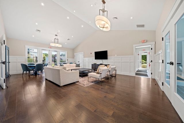 60 Coppersmith Way 303, Canton, MA 02021