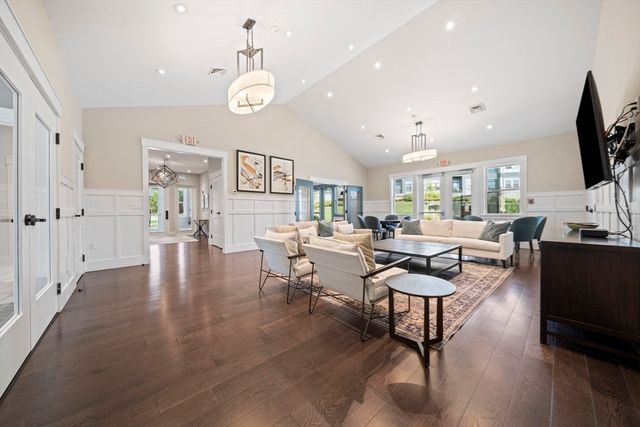 60 Coppersmith Way 303, Canton, MA 02021