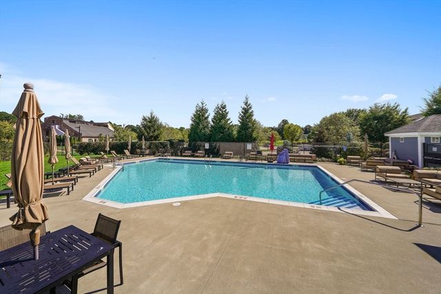 60 Coppersmith Way 303, Canton, MA 02021