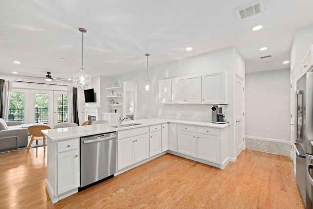 60 Coppersmith Way 303, Canton, MA 02021