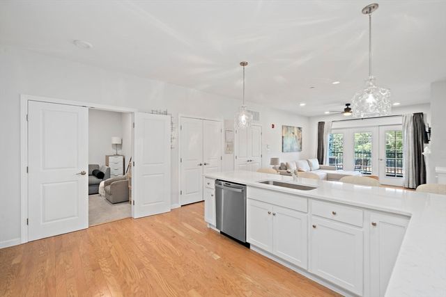 60 Coppersmith Way 303, Canton, MA 02021