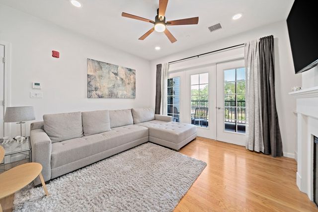 60 Coppersmith Way 303, Canton, MA 02021