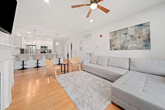60 Coppersmith Way 303, Canton, MA 02021