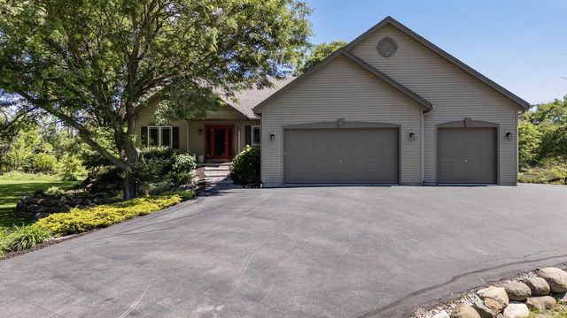 21604 W Bonnie LANE, Lannon, WI 53046