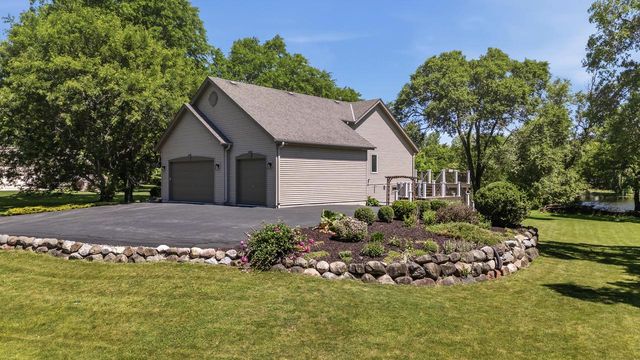21604 W Bonnie LANE, Lannon, WI 53046