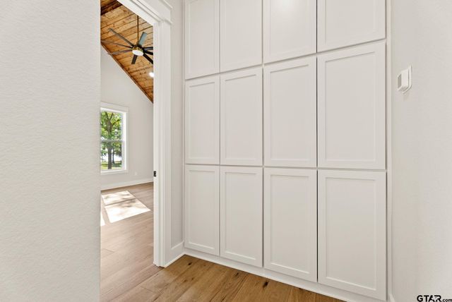 22405 Blue Water Rd, Chandler, TX 75758