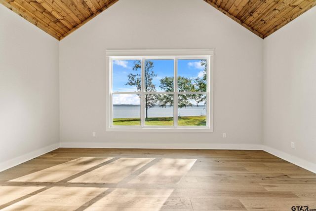 22405 Blue Water Rd, Chandler, TX 75758