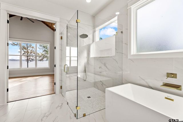 22405 Blue Water Rd, Chandler, TX 75758