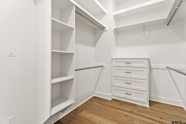 22405 Blue Water Rd, Chandler, TX 75758