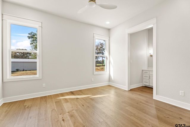 22405 Blue Water Rd, Chandler, TX 75758