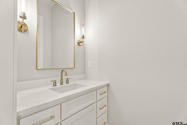 22405 Blue Water Rd, Chandler, TX 75758