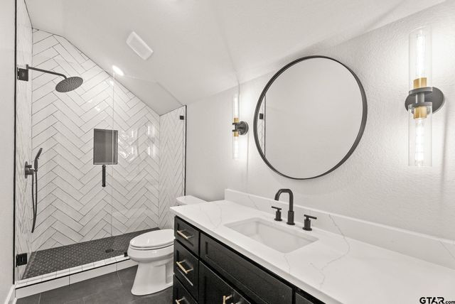 22405 Blue Water Rd, Chandler, TX 75758