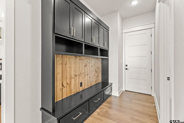 22405 Blue Water Rd, Chandler, TX 75758