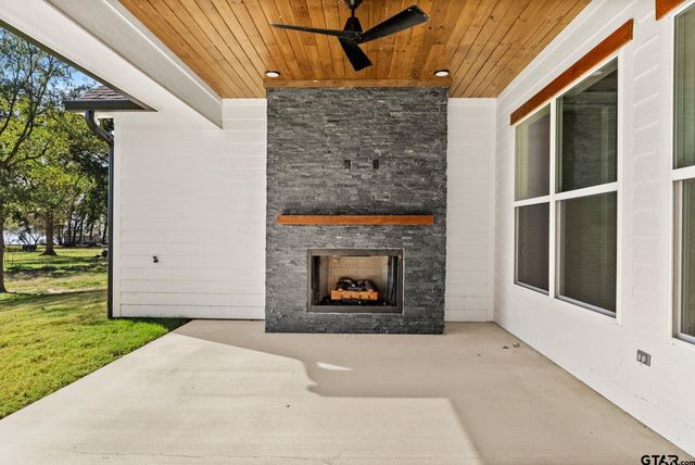 22405 Blue Water Rd, Chandler, TX 75758