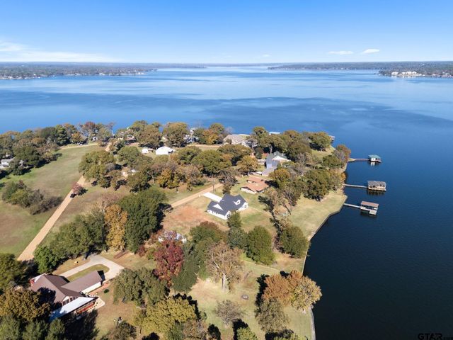 22405 Blue Water Rd, Chandler, TX 75758