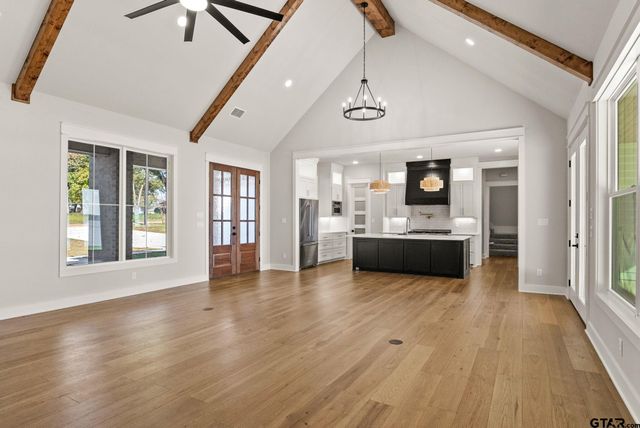 22405 Blue Water Rd, Chandler, TX 75758