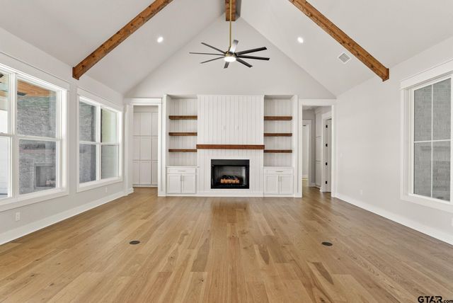 22405 Blue Water Rd, Chandler, TX 75758