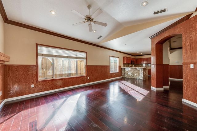 8956 E Valley Dr, Elk Grove, CA 95624