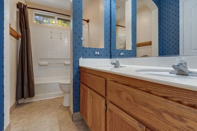 8956 E Valley Dr, Elk Grove, CA 95624