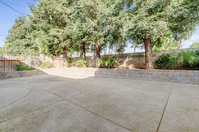 8956 E Valley Dr, Elk Grove, CA 95624