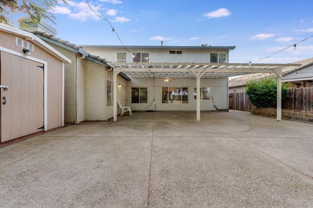 8956 E Valley Dr, Elk Grove, CA 95624