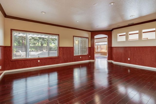 8956 E Valley Dr, Elk Grove, CA 95624