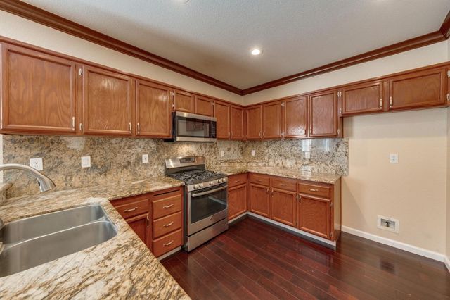 8956 E Valley Dr, Elk Grove, CA 95624