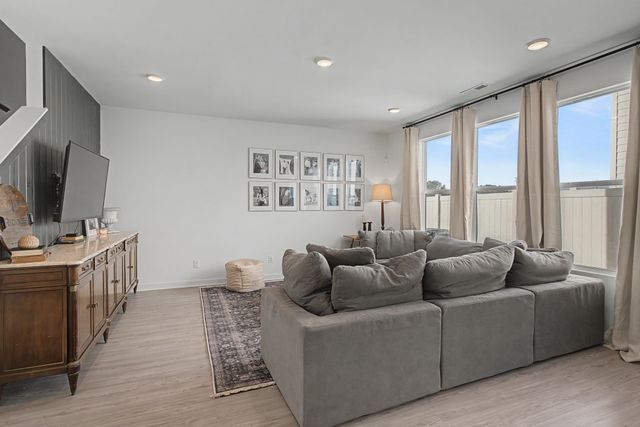 3063 Oscar Dr, White House, TN 37188