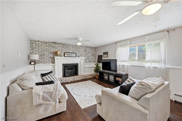 1004 Plymouth Drive, Grafton, OH 44044