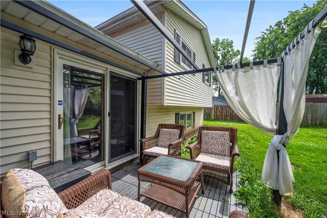1004 Plymouth Drive, Grafton, OH 44044