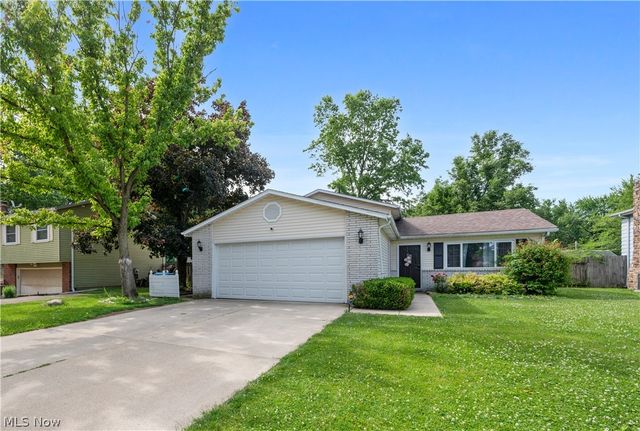 1004 Plymouth Drive, Grafton, OH 44044