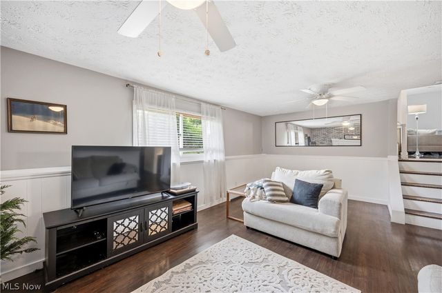 1004 Plymouth Drive, Grafton, OH 44044