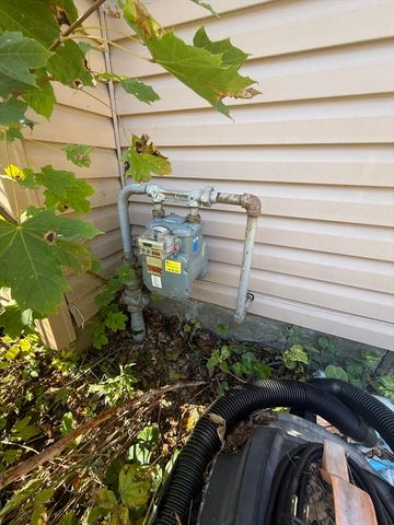 33 Adam St, Pittsfield, MA 01201