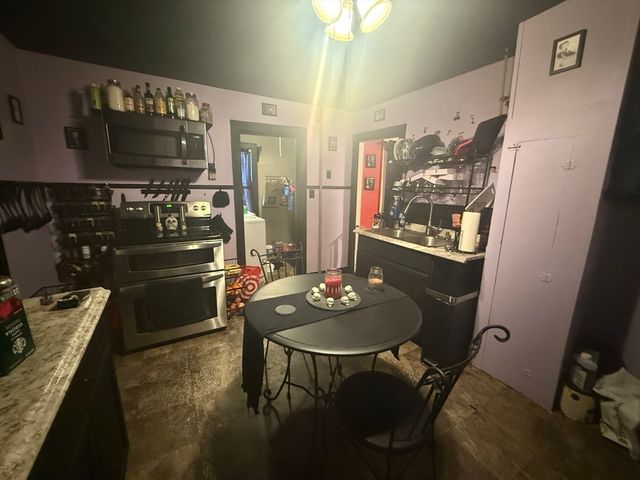 33 Adam St, Pittsfield, MA 01201