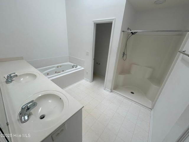 4140 Breezewood Drive Apt 204, Wilmington, NC 28412