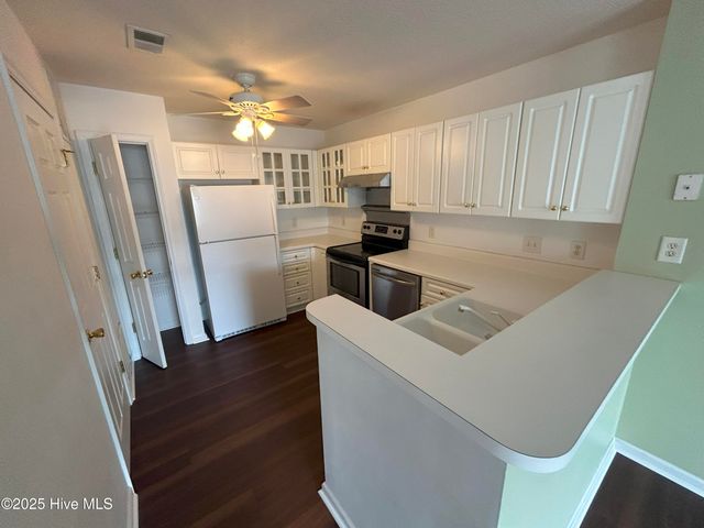 4140 Breezewood Drive Apt 204, Wilmington, NC 28412