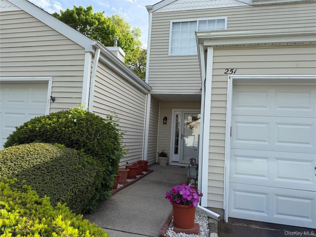 251 Barn Swallow Court, Manorville, NY 11949