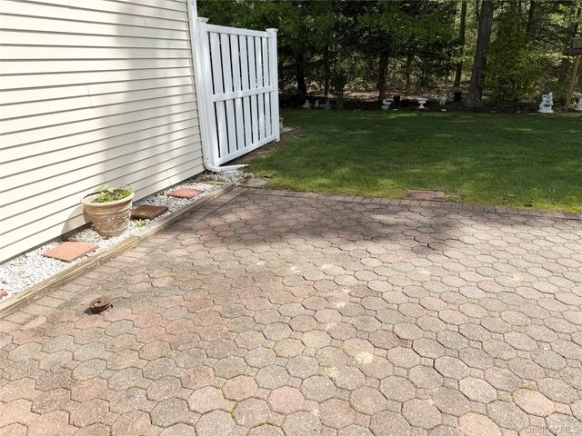 251 Barn Swallow Court, Manorville, NY 11949