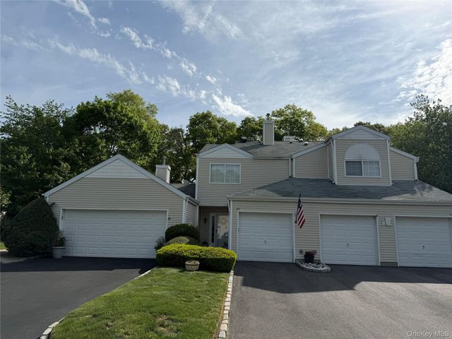 251 Barn Swallow Court, Manorville, NY 11949