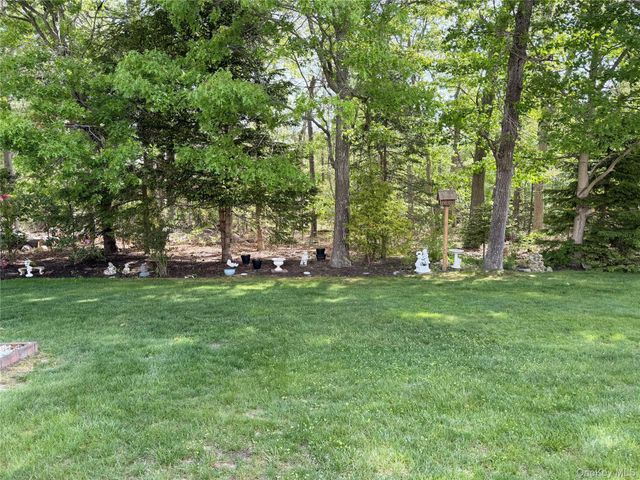 251 Barn Swallow Court, Manorville, NY 11949