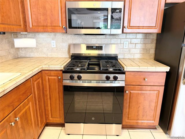 251 Barn Swallow Court, Manorville, NY 11949