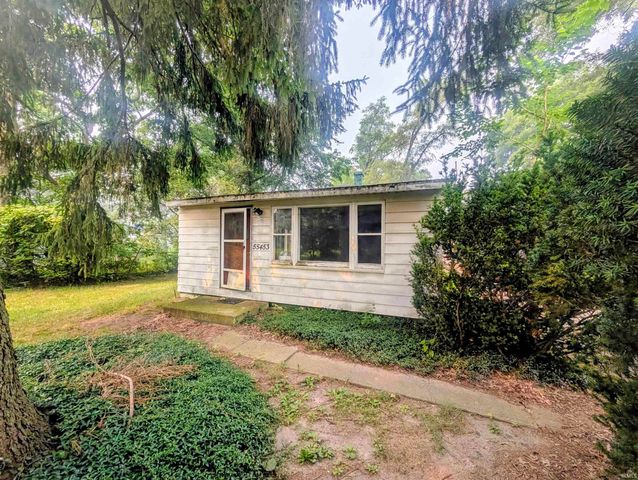 55453 Glenn Road, South Bend, IN 46628