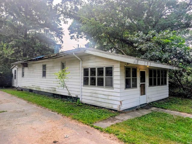 55453 Glenn Road, South Bend, IN 46628
