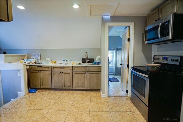 828 cranston Street, Cranston, RI 02920