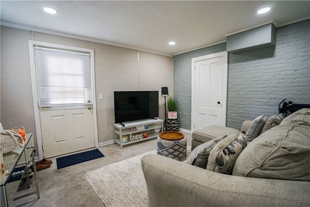 828 cranston Street, Cranston, RI 02920