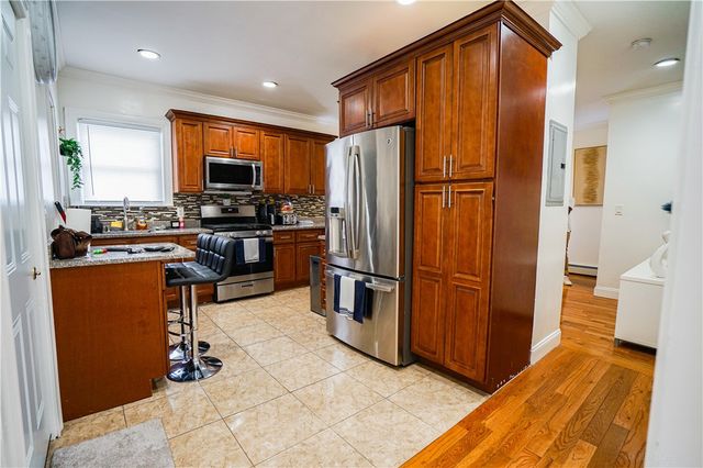 828 cranston Street, Cranston, RI 02920