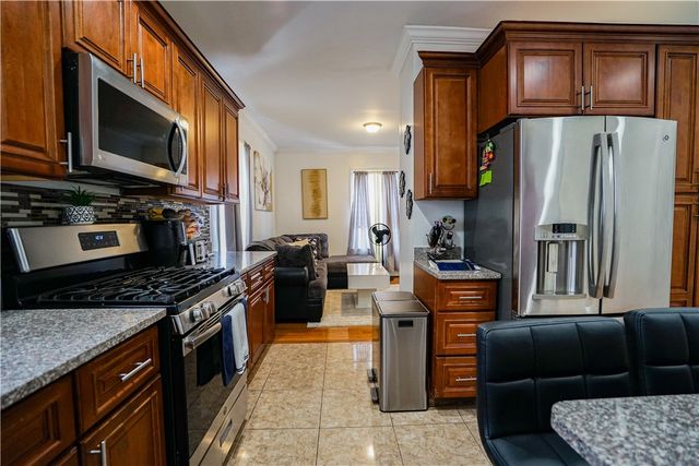 828 cranston Street, Cranston, RI 02920