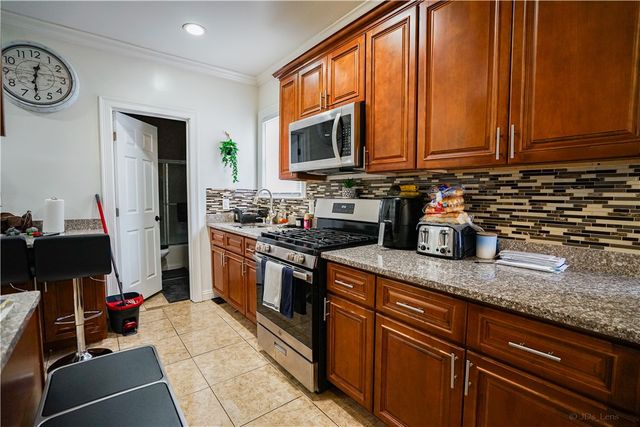828 cranston Street, Cranston, RI 02920