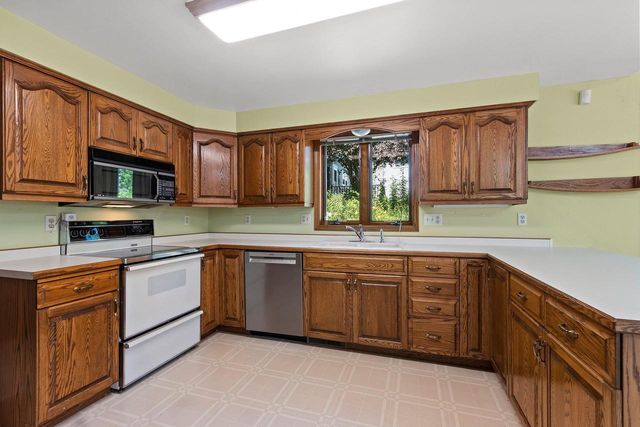 213 BROADVIEW DRIVE, Green Bay, WI 54301